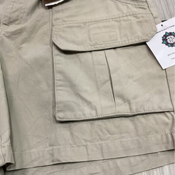 Columbia Khaki Shorts - Picture 4 of 5